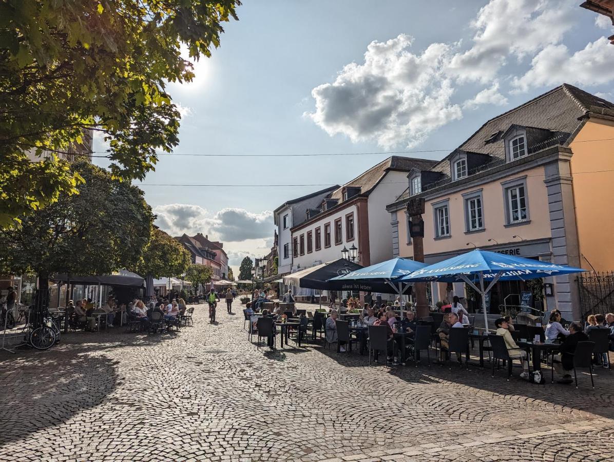 Schwarzlins Loftraum - Stilvolles Apartment Mit Smart Tv, Netflix, Disney Plus, Schnellem Wlan, Parken, Nespresso Sankt Ingbert Exterior foto